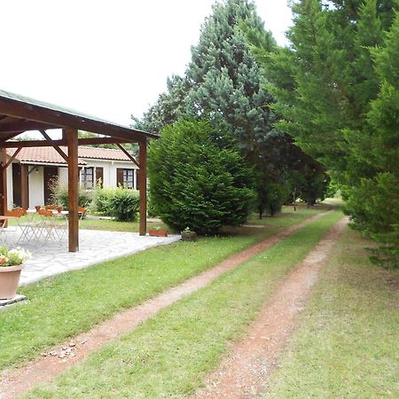 Domaine De La Gare M - Anciennement Logis De La Garenne Bed & Breakfast Mortagne-sur-Gironde Exterior photo