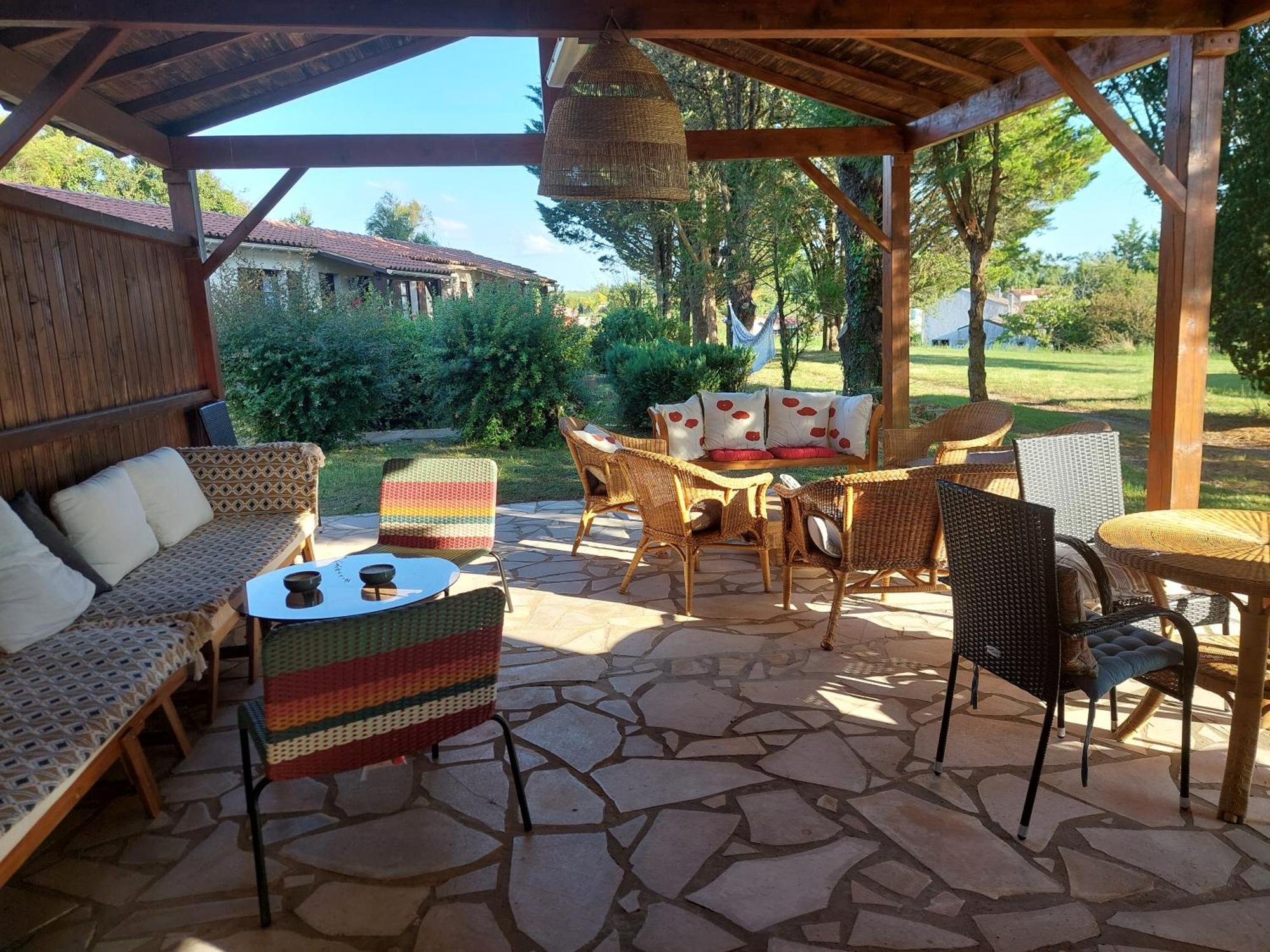Domaine De La Gare M - Anciennement Logis De La Garenne Bed & Breakfast Mortagne-sur-Gironde Exterior photo