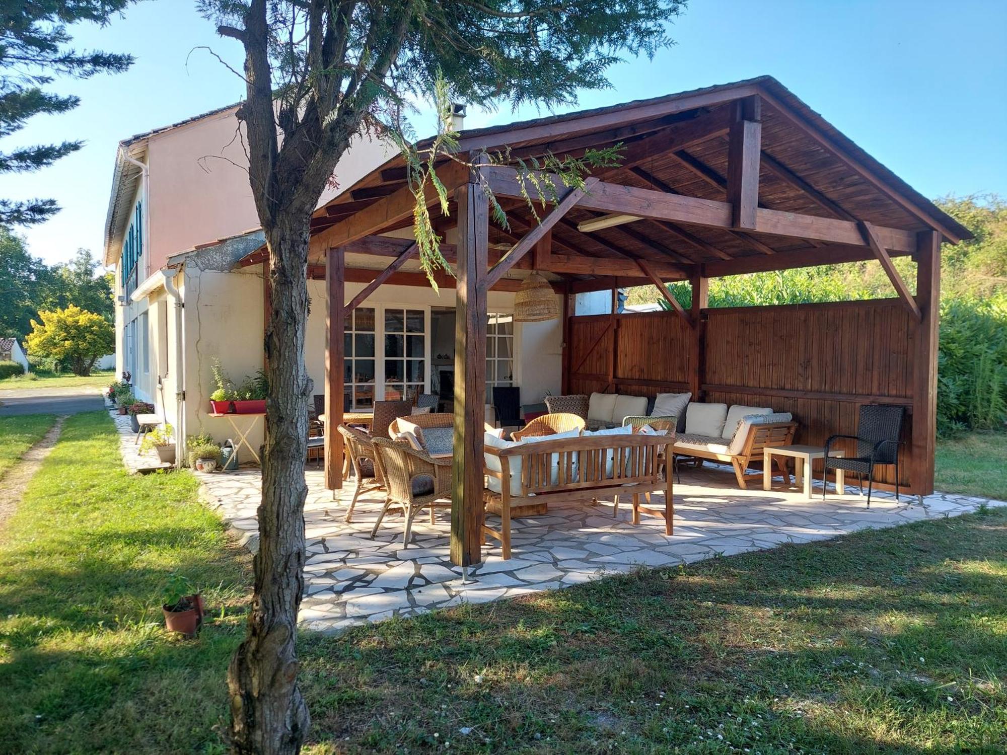 Domaine De La Gare M - Anciennement Logis De La Garenne Bed & Breakfast Mortagne-sur-Gironde Exterior photo